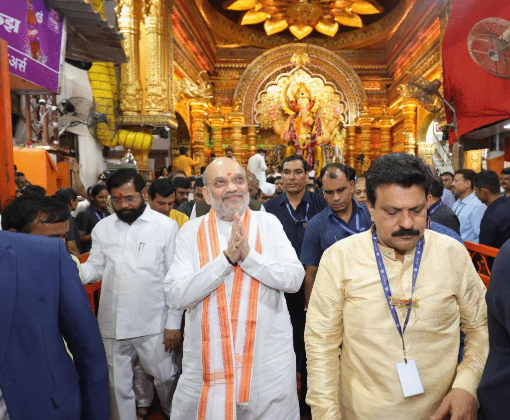 amit-shah-lalbaugcha-raja-darshan-ganeshotsav-mumbai