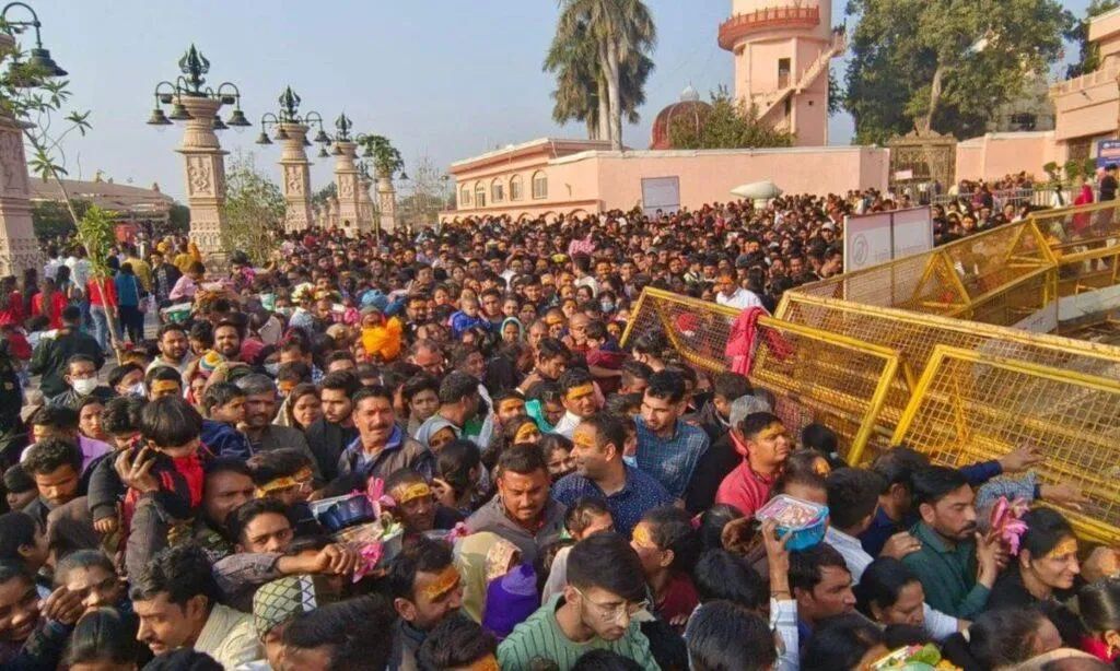 महाकाल की कृपा बरसी! साढ़े 5 करोड़ श्रद्धालुओं ने किए दर्शन; दान से 108  करोड़ रुपए आए और 13 करोड़ के आभूषण ... - Aayudh