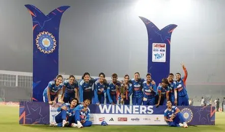 India Women T20i Third 5 0 Clean Sweep Sri Lanka - T20I इतिहास में भारतीय  महिला टीम ने तीसरी बार 5-0 से किया क्लीन स्वीप, श्रीलंका का सूपड़ा साफ|  Navbharat Live