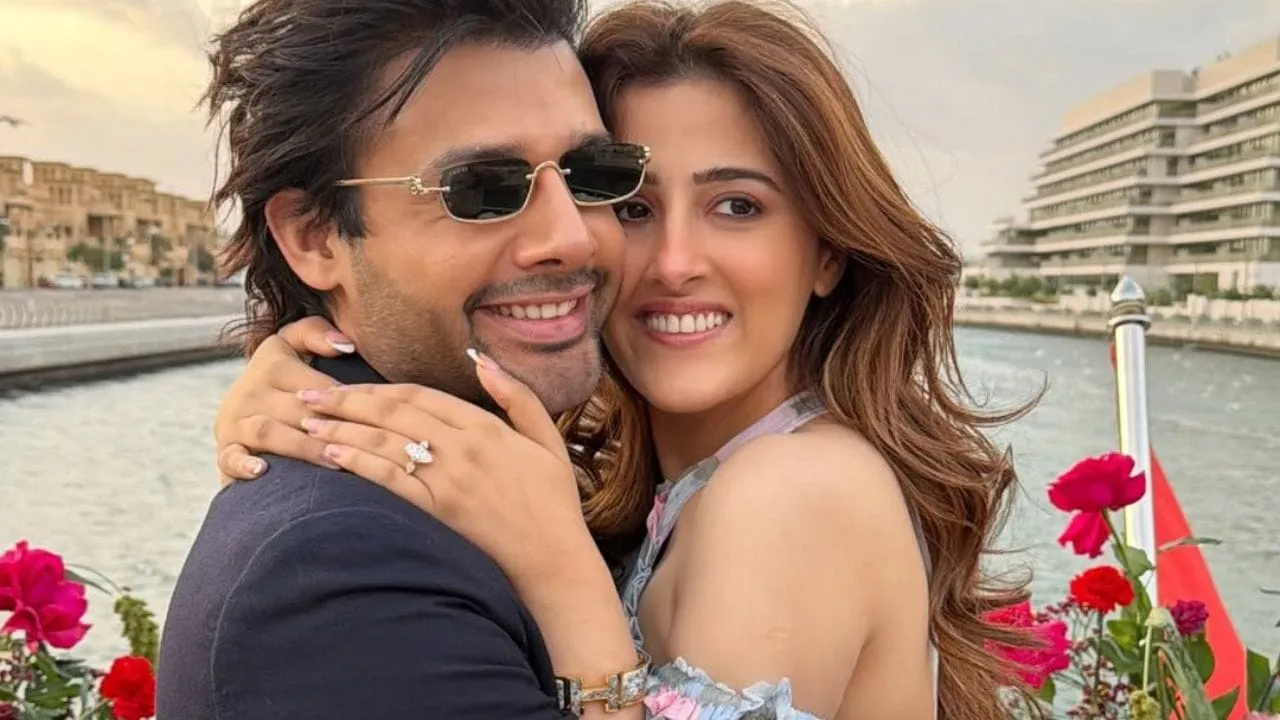 Nupur Sanon Wedding: दिशा पाटनी से मोनी रॉय तक... कृति सेनन की बहन नुपूर की  शादी में शामिल होने पहुंचे ये सितारे, देखें तस्वीरें | Kriti Sanon rumoured  BF Kabir Bahia to