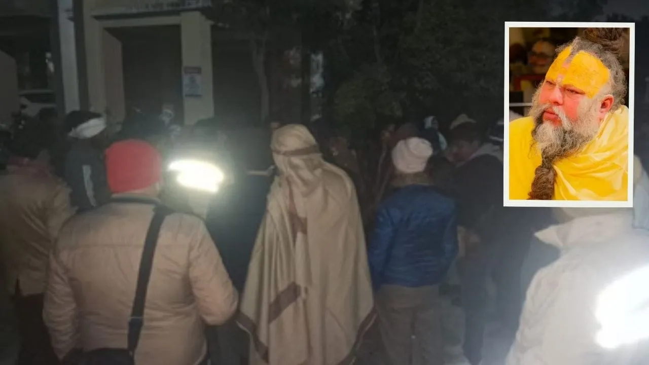 प्रेमानंद महाराज के फ्लैट में आग से दहशत, मदद को पहुंचे ब्रजवासियों से  सेवादारों ने की बदसलूकी; मचा हड़कंप &ndash; TV9 UP