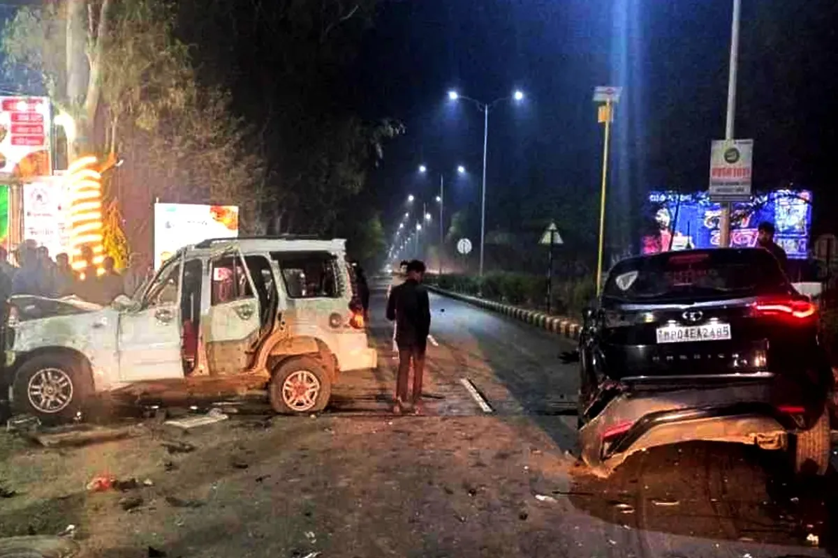 भोपाल-इंदौर हाईवे पर भीषण हादसा, 3-4 कारों की आपस में जोरदार भिड़ंत, आधा  दर्जन हुए घायल