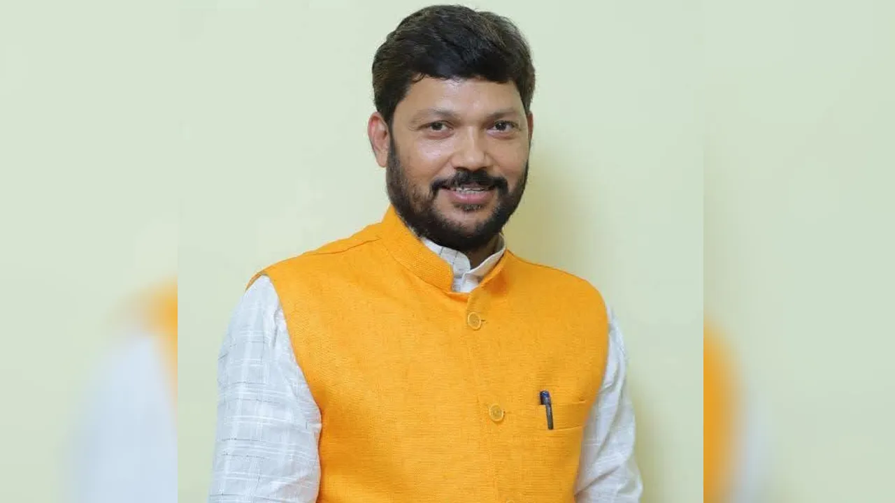 neeraj maurya sansad