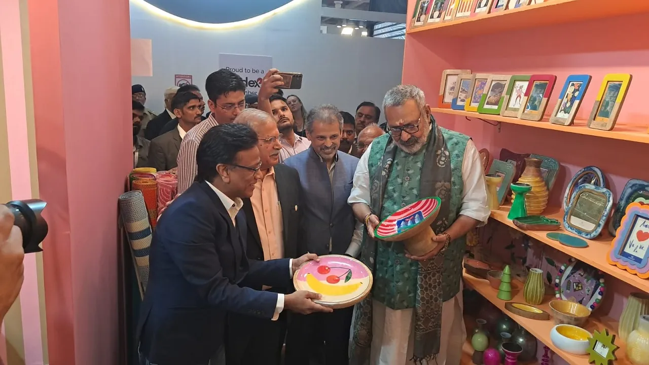 Giriraj inspected art gall