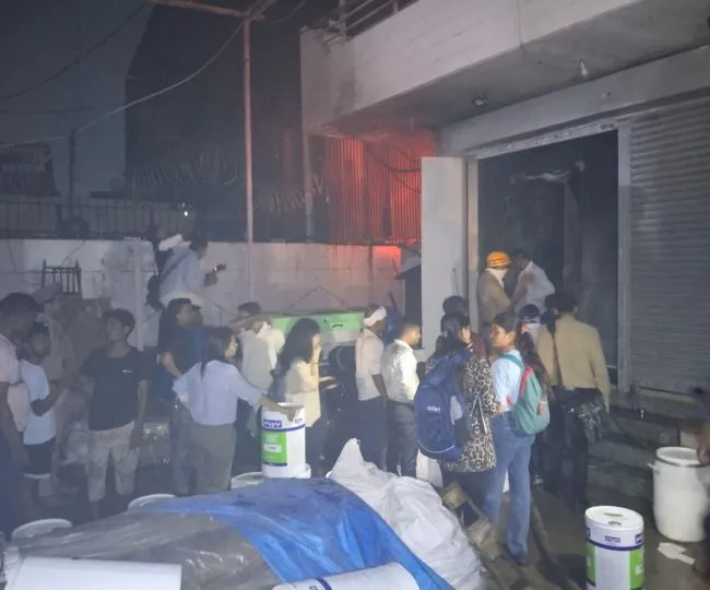 कानपुर के फजलगंज स्थित इंडस्ट्रियल एरिया में आग लगी। 