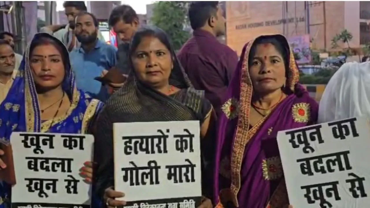 सांसद देवेंद्र सिंह भोले की अगुवाई में मोतीझील से निकला मौन जुलूस और कैंडल मार्च।