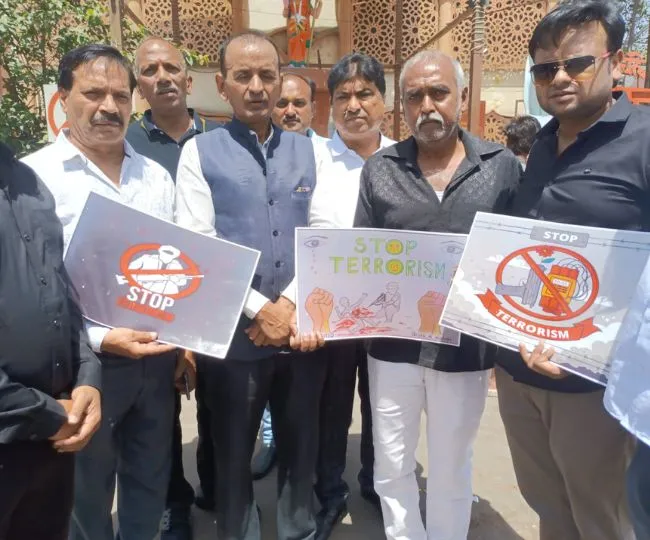 पहलगाम आतंकी हमले के बाद जनाक्रोश फूटा।