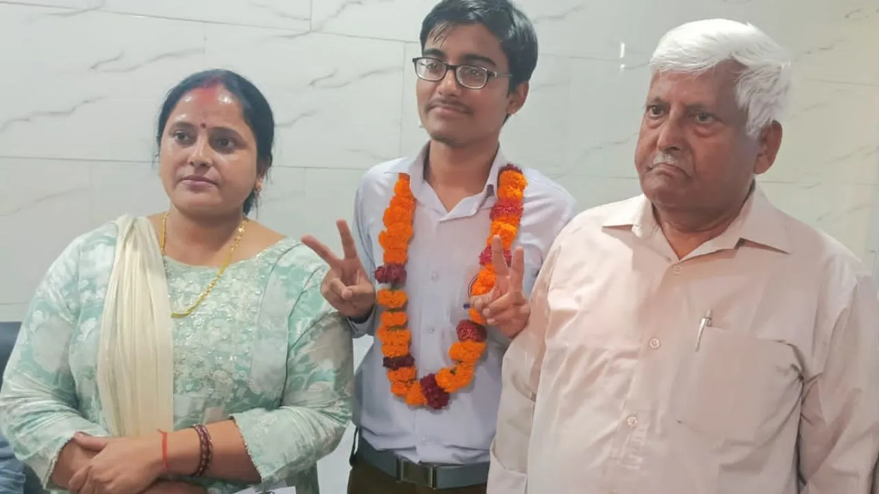 यूपी बोर्ड के हाईस्कूल परिणाम में कानपुर का परचम फहराया। 