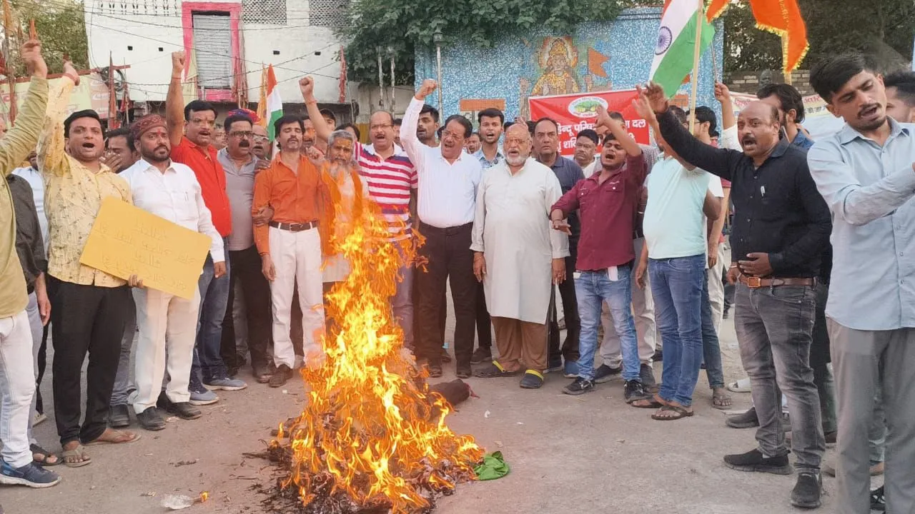 पहलगाम आतंकी हमले के बाद जनाक्रोश फूटा।