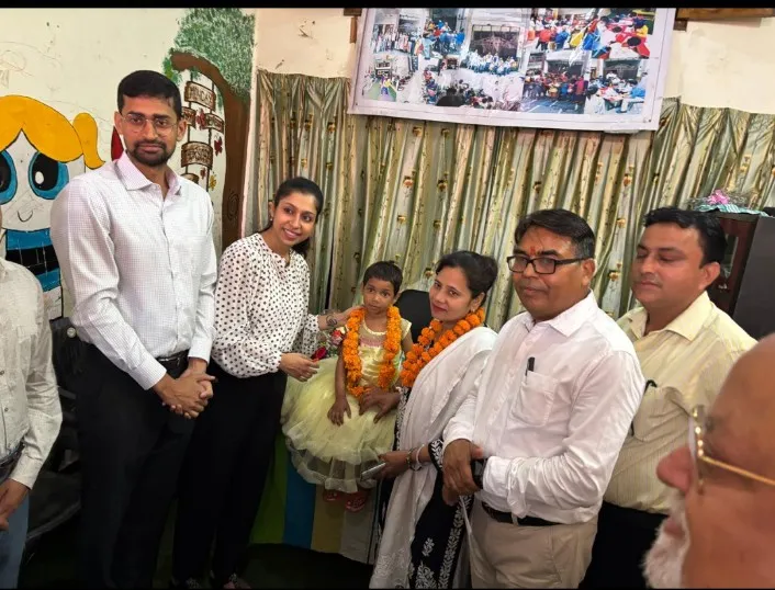 10 बच्चों को किया अडॉप्ट 