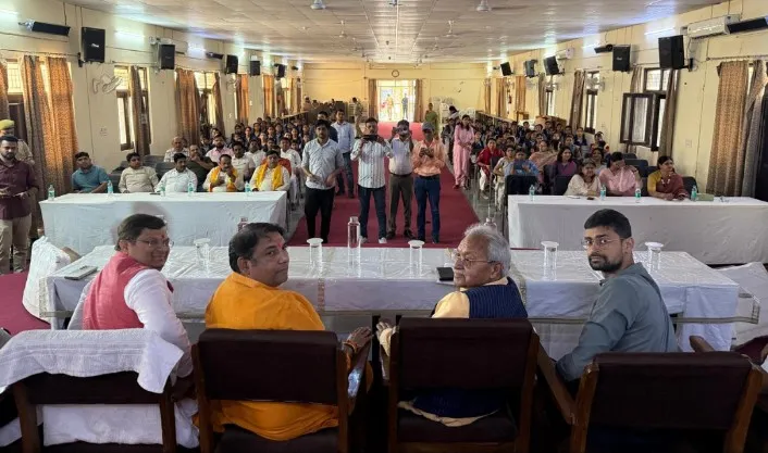 कार्यक्रम में मौजूद अतिथि 