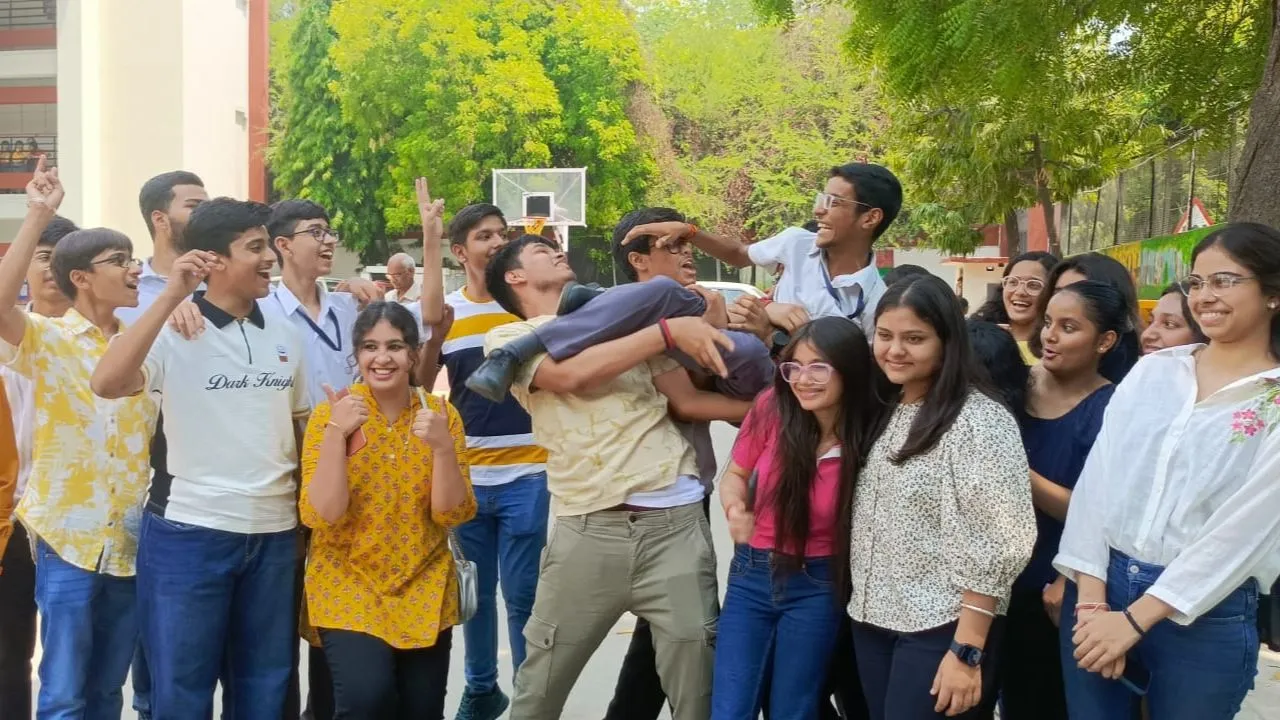 CISCE रिजल्ट आने पर शीलिंग हाउस स्कूल का परचम फहरा। 