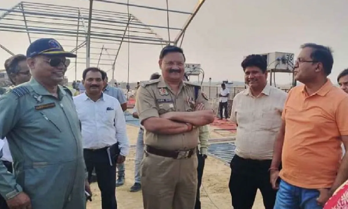 गंगा एक्सप्रेसवे पर डीएम, एसपी व वायुसेना के अधिकारी