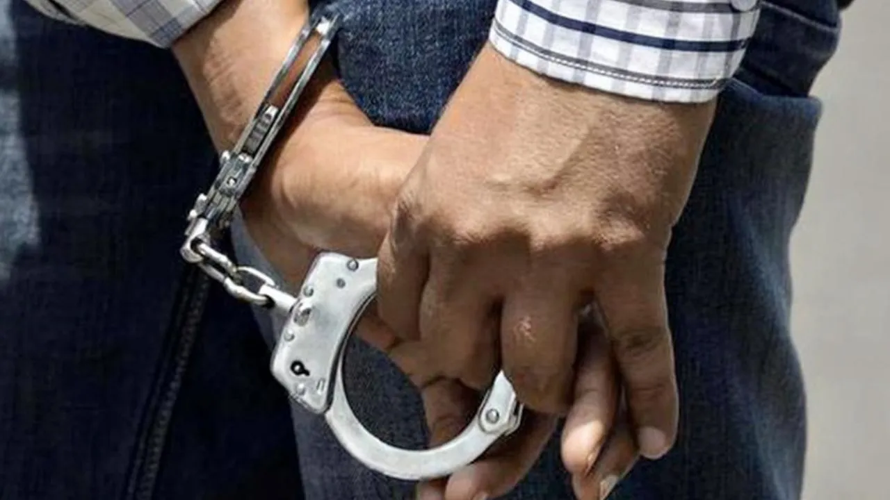 arrest gst officer bribe
