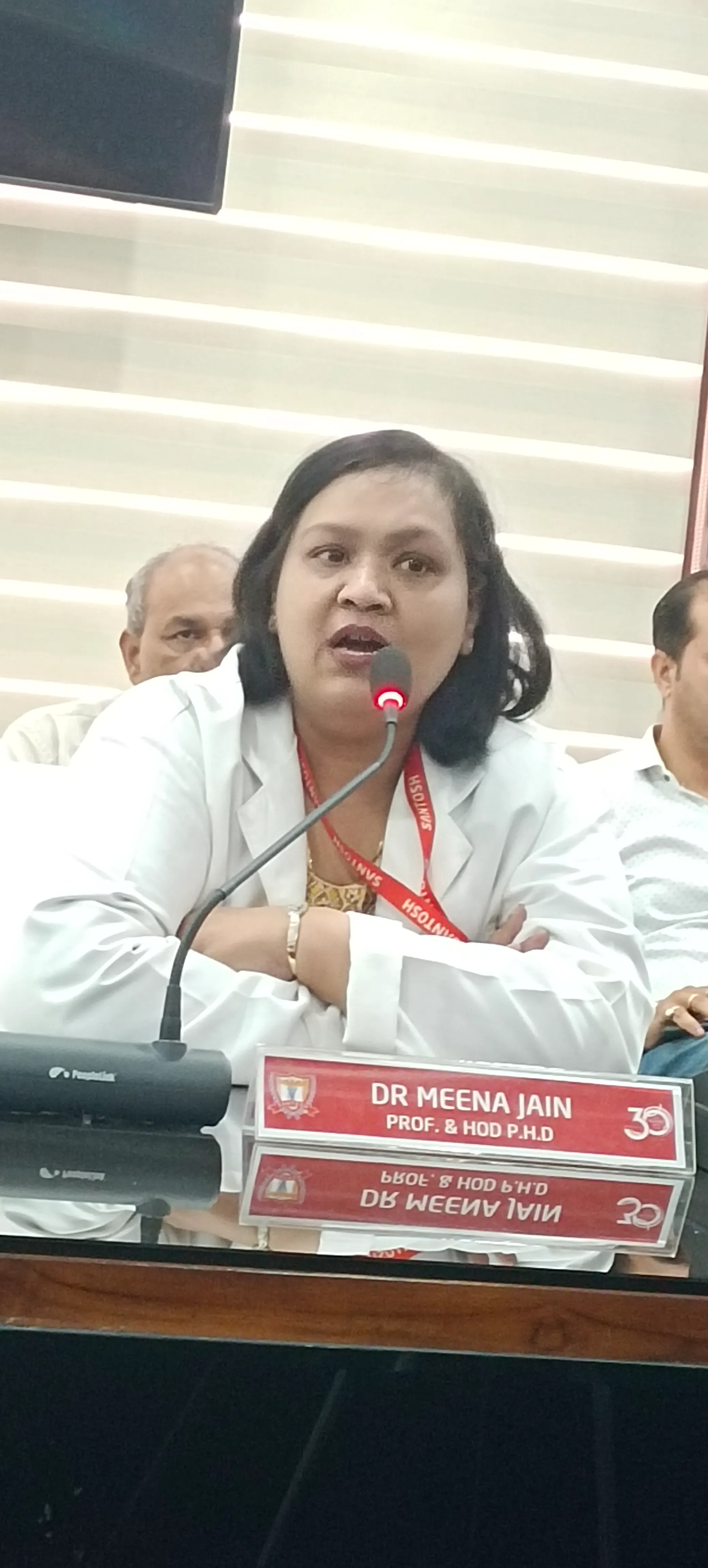 डॉ निधि गुप्ता