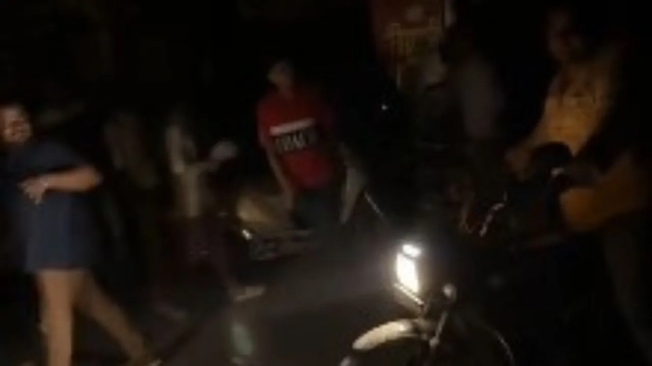 ब्लैक आउट के दौरान तलाक महल में फैला सन्नाटा