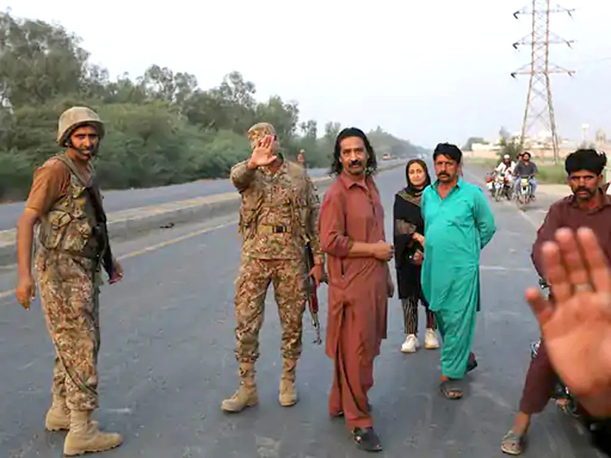The Pakistani army cordoned off the roads in Ahmedpur Sharqiya