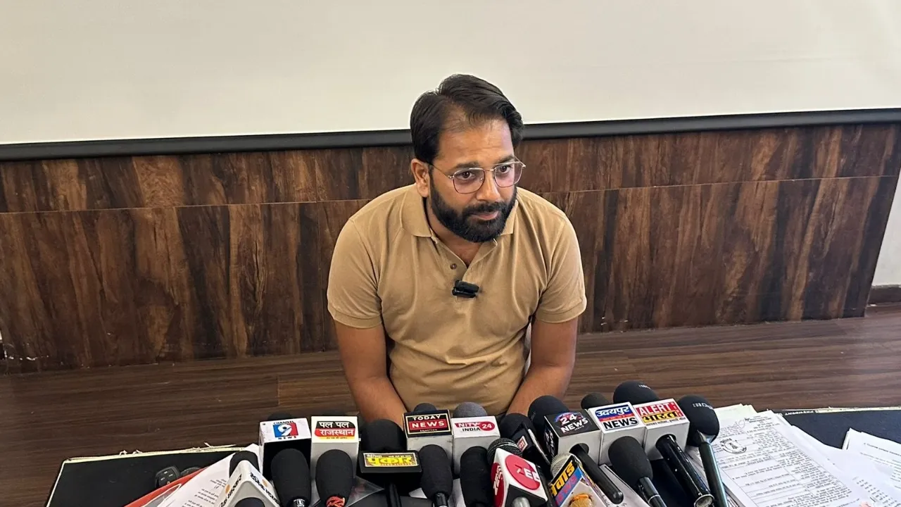 कमेटी के अध्यक्ष कपिल सुराना