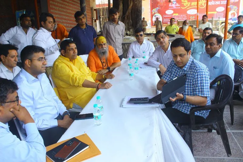 गाजियाबाद: श्री दूधेश्वर नाथ मठ महादेव मंदिर के कॉरिडोर निर्माण को लेकर बड़ी बैठक