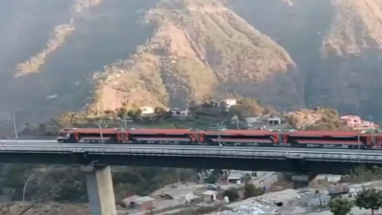 Kashmir Vande Bharat Train 