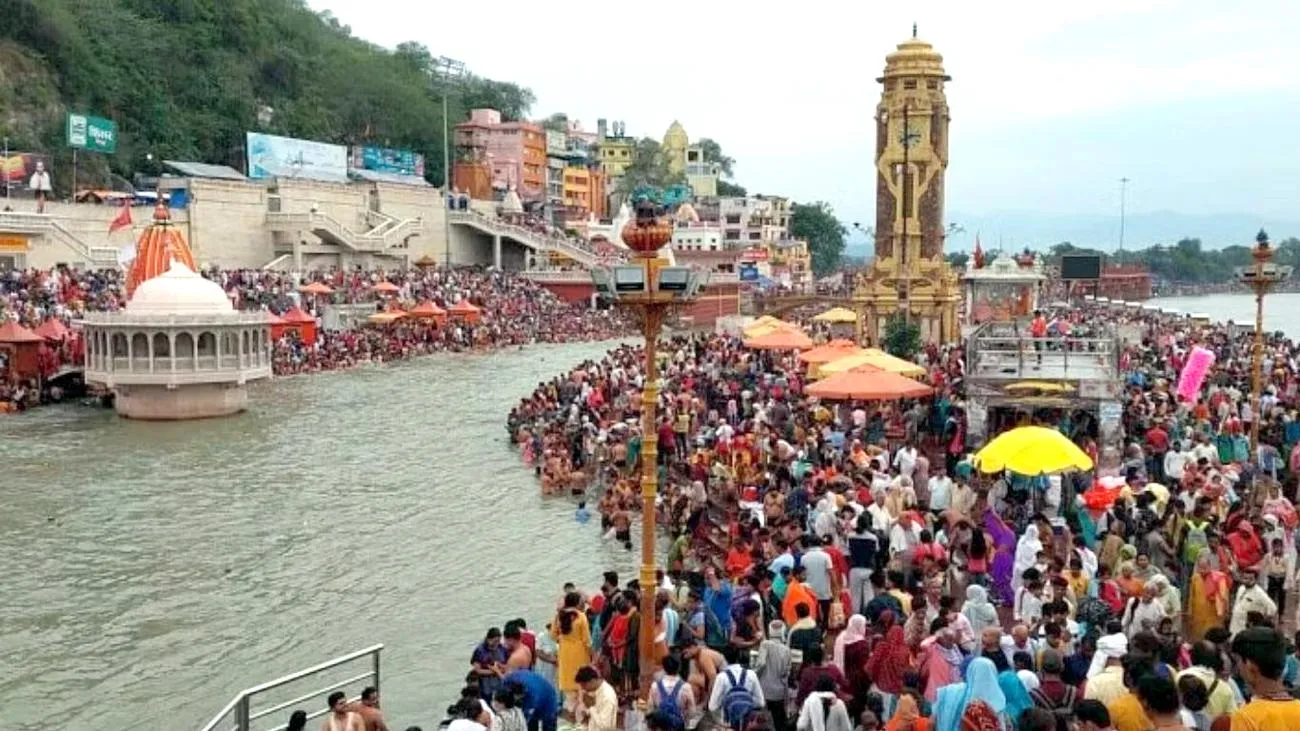हरिद्वार में श्रद्धालुओं ने गंगा स्नान किया | यंग भारत न्यूज