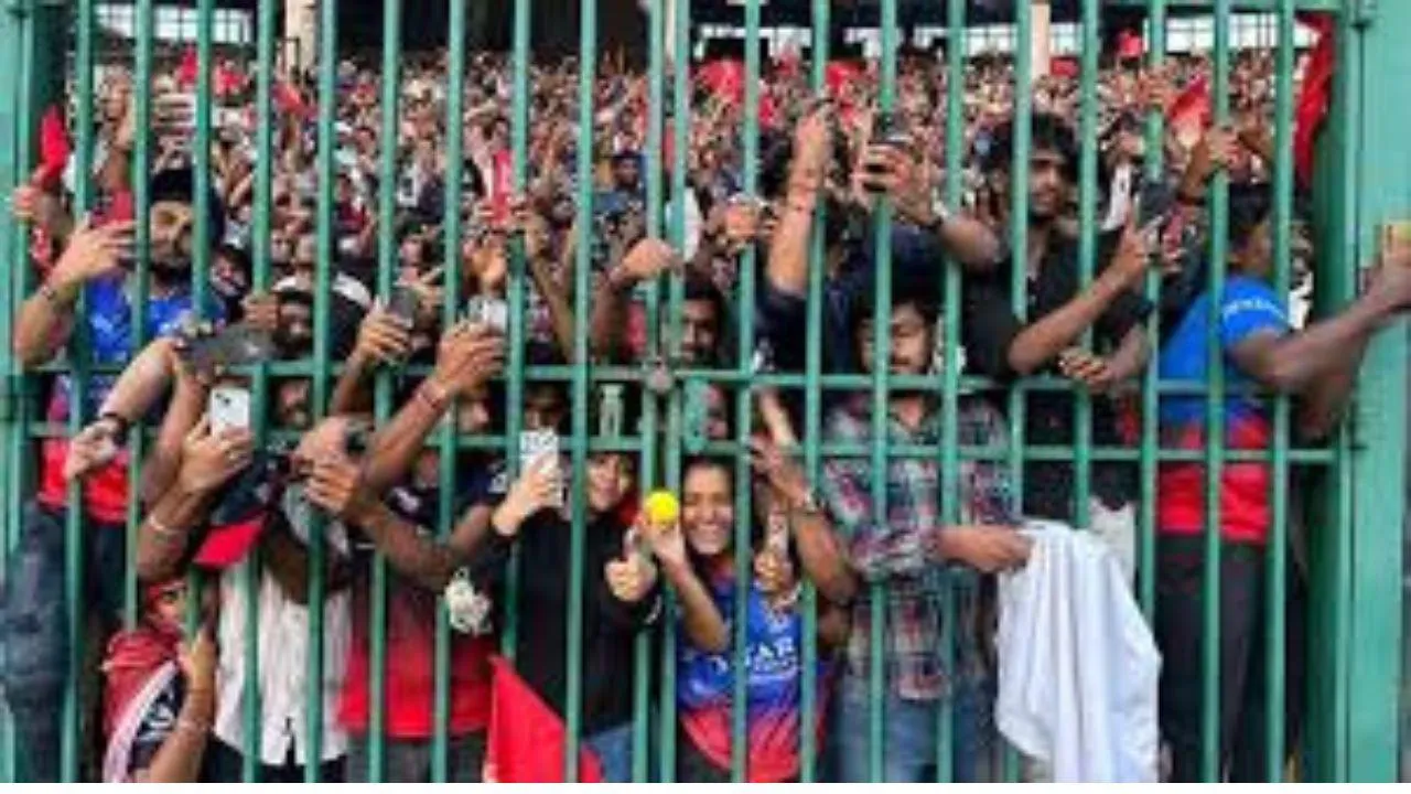 Stampede outside Chinnaswamy Stadium