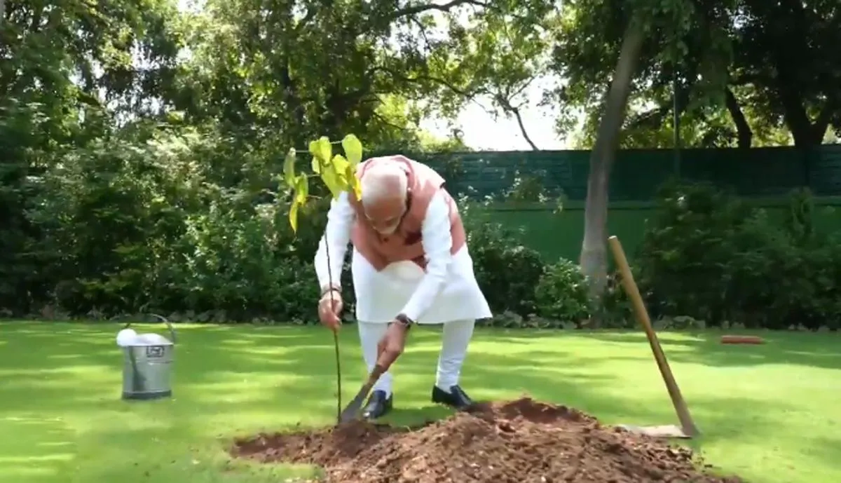 दिल्ली में पीएम मोदी, सिंदूर पौधारोपण | यंग भारत