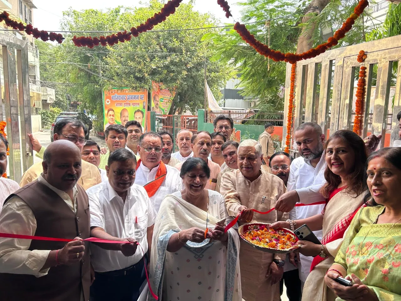 प्रदर्शनी का उद्घाटन