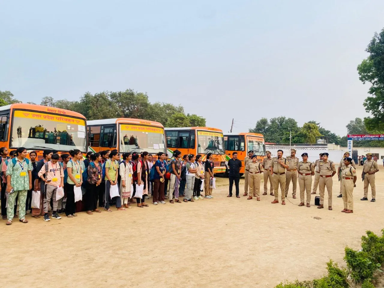 चयनित अभ्यर्थियों की लखनऊ यात्रा