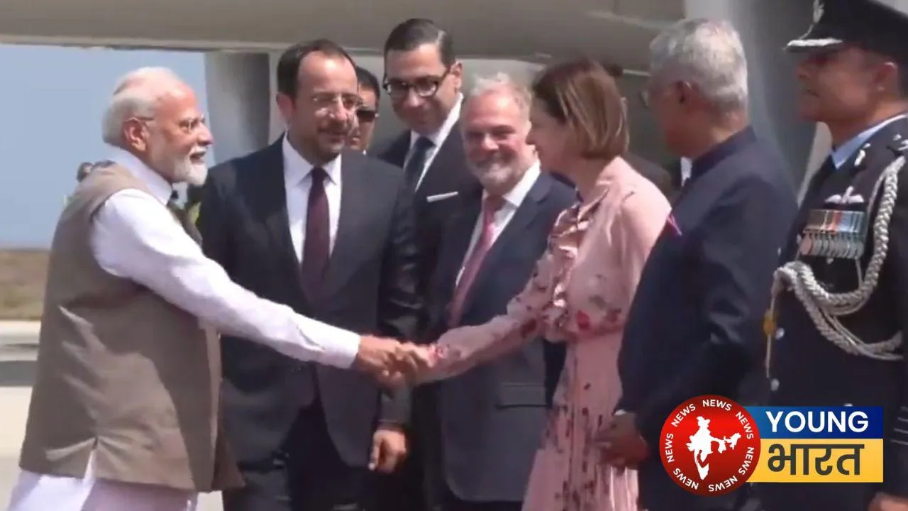 President of Cyprus arrived to welcome PM Modi at the airport
