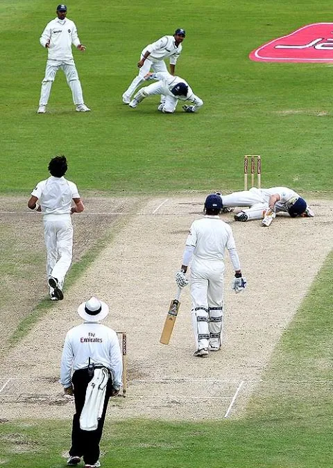 Kevin Pietersen falls after avoiding a beamer from Sreesanth, England v India, 2nd Test, Trent Bridge, 4th day, July 30, 2007