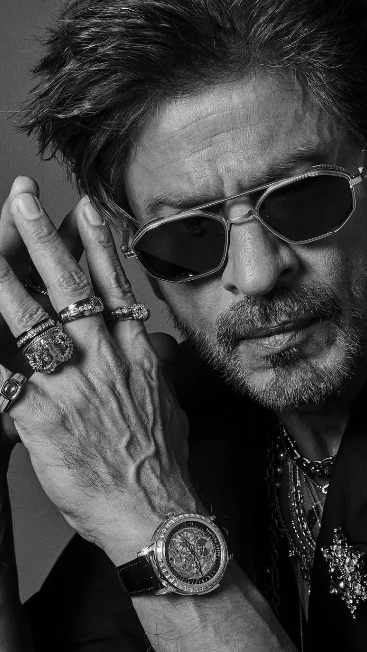 मेट गाला में शाहरुख खान के घड़ी की चर्चा, इतनी महंगी है. Shahrukh Khan wore  such an expensive watch at Met Gala 2025 know Price