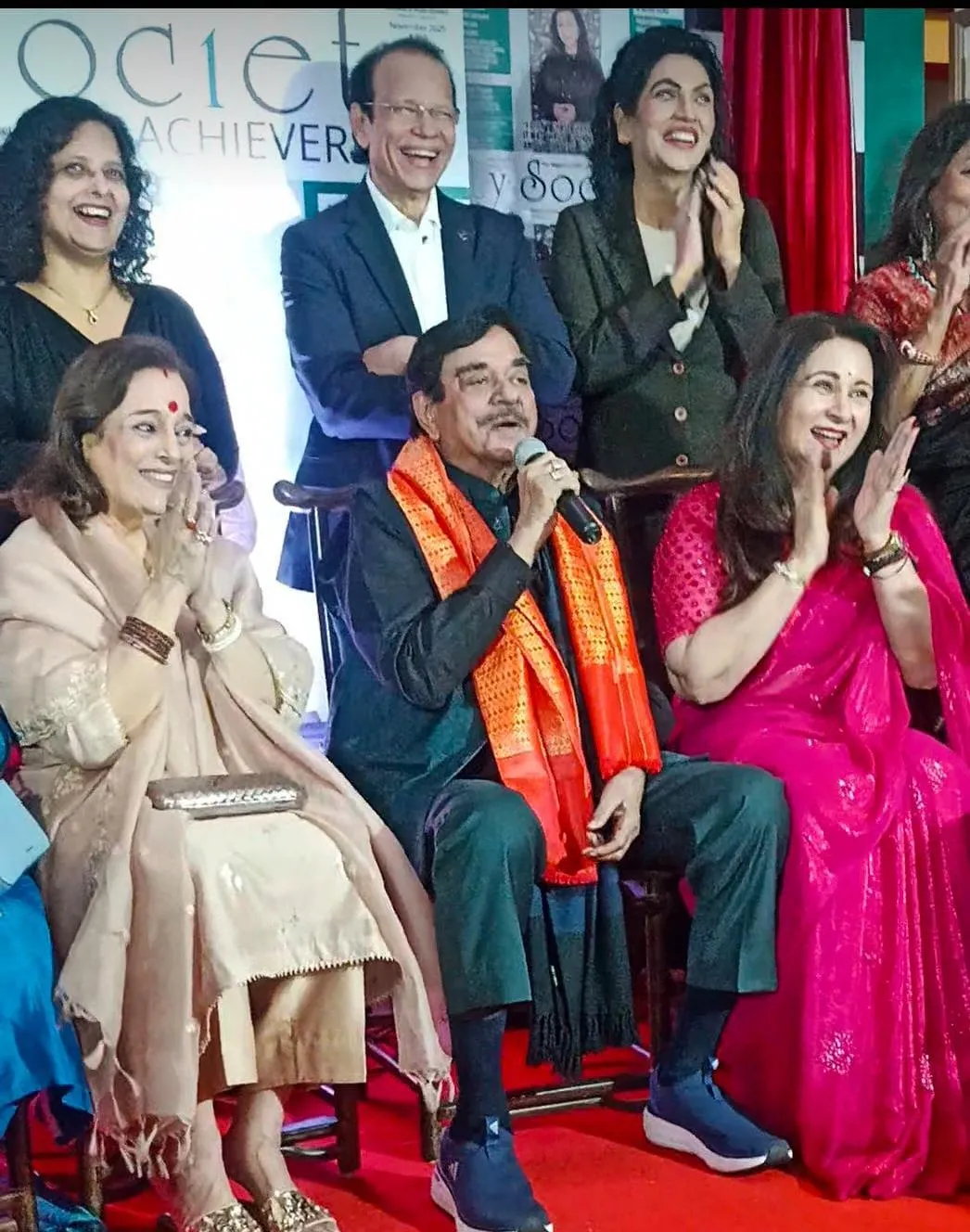 Shatrughan Sinha's witty comments regales celeb-guests and paparazzi