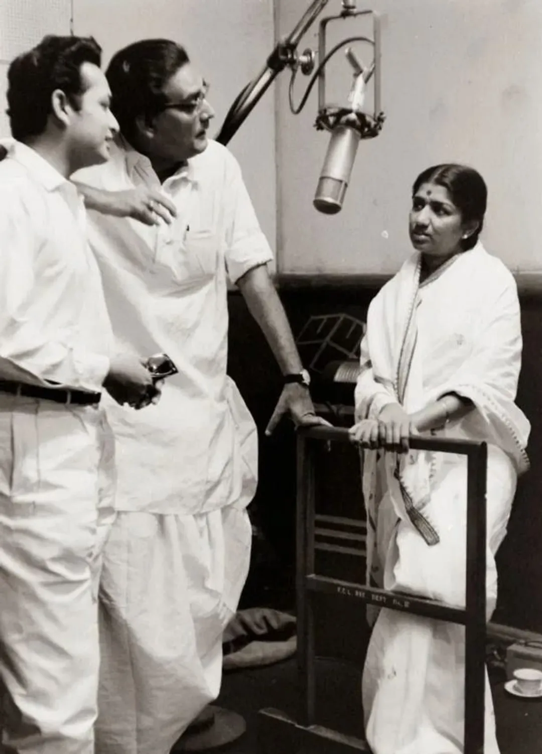 Hemanta Mukhopadhyay aka hemant Kumar and Lata mangeshkar 