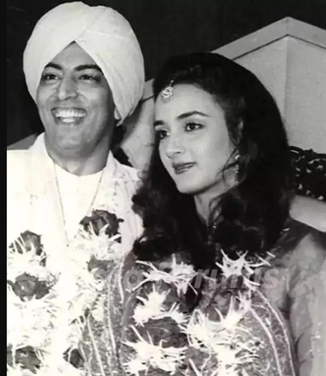 Vindu married actress Farah Naaz in the 1990s