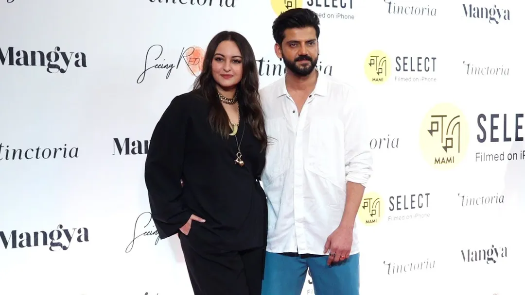 Sonakshi Sinha & Zaheer Iqbal At 2nd Edition Of Mami Select Filmed On Iphone