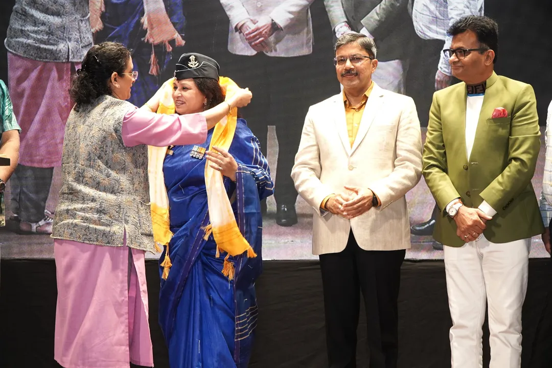 Indian Air Force FG Officer Itisha Chauhan (Retd) awarded at the Ample Missiion Awards of Inspiration 2025