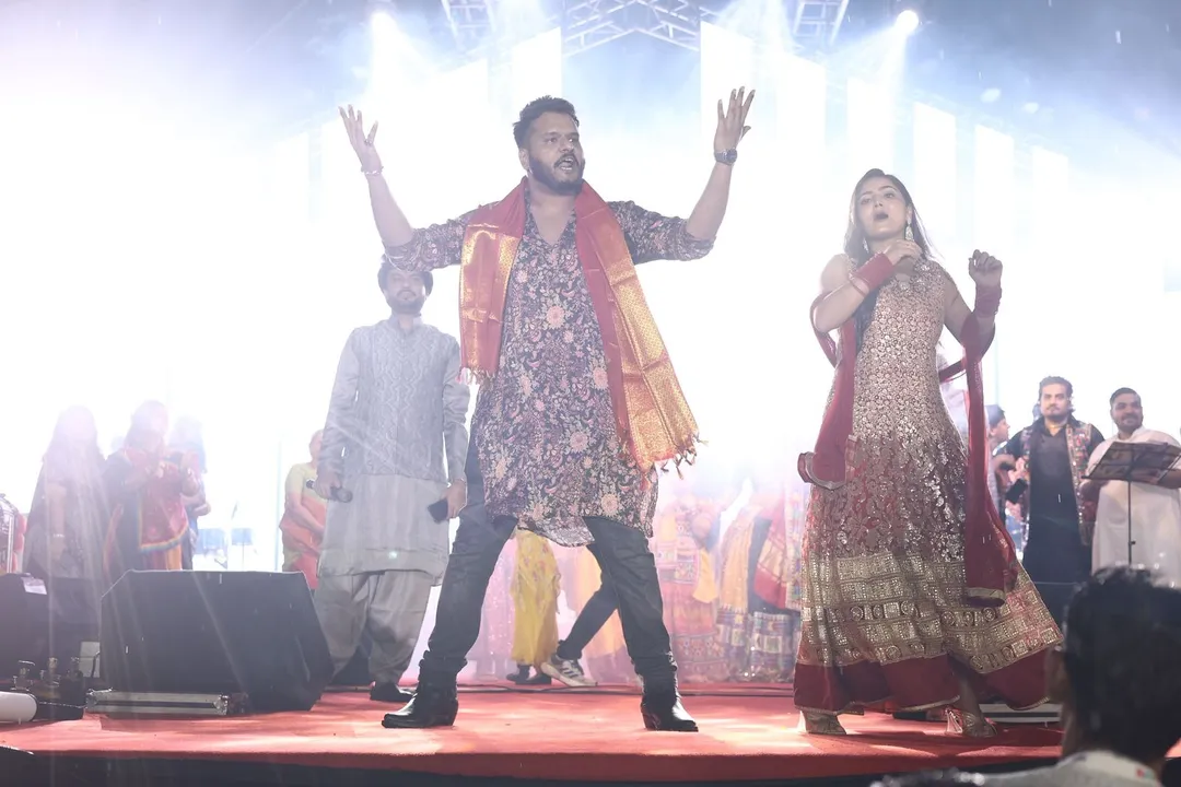 Raghav Nayyar Shines at Navrang Raas Utsav 2025 (4)