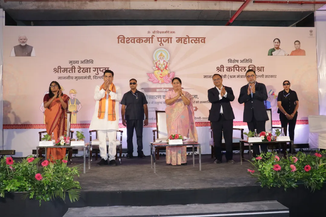 vr metropolitan delhi rekha gupta