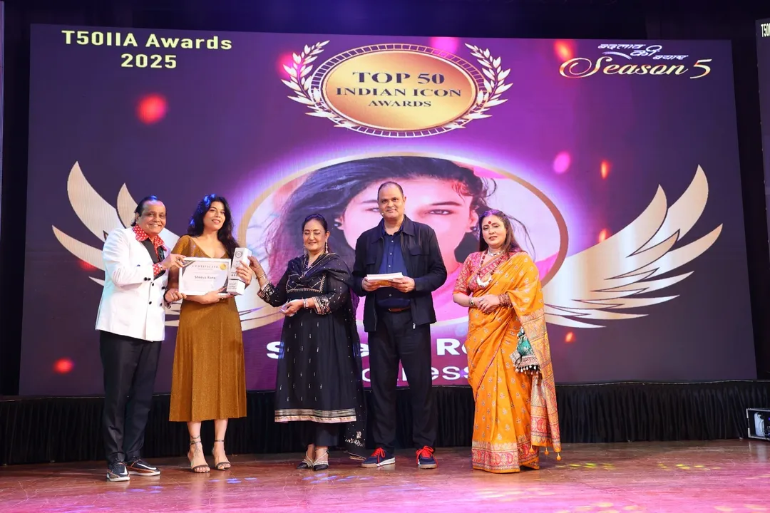 Sr Journalist Chaitanya Padukone honoured on stage (1)