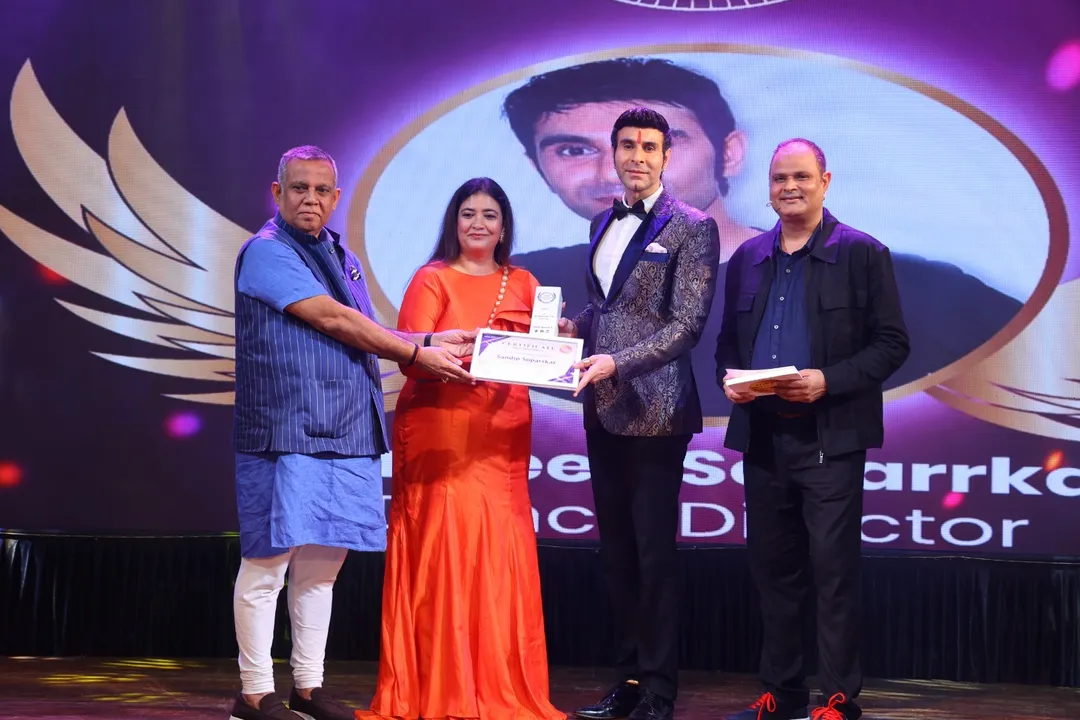 Sr Journalist Chaitanya Padukone honoured on stage (1)