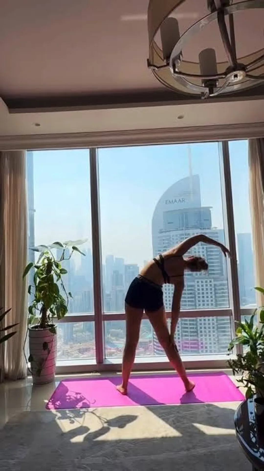 Nargis Fakhri fitness and healthy lifestyle