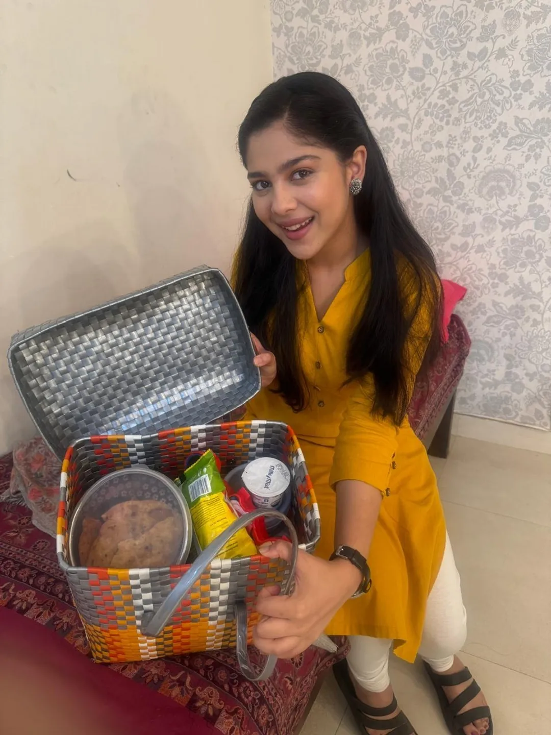 Niharika Chouksey snack basket Tum Se Tum Tak