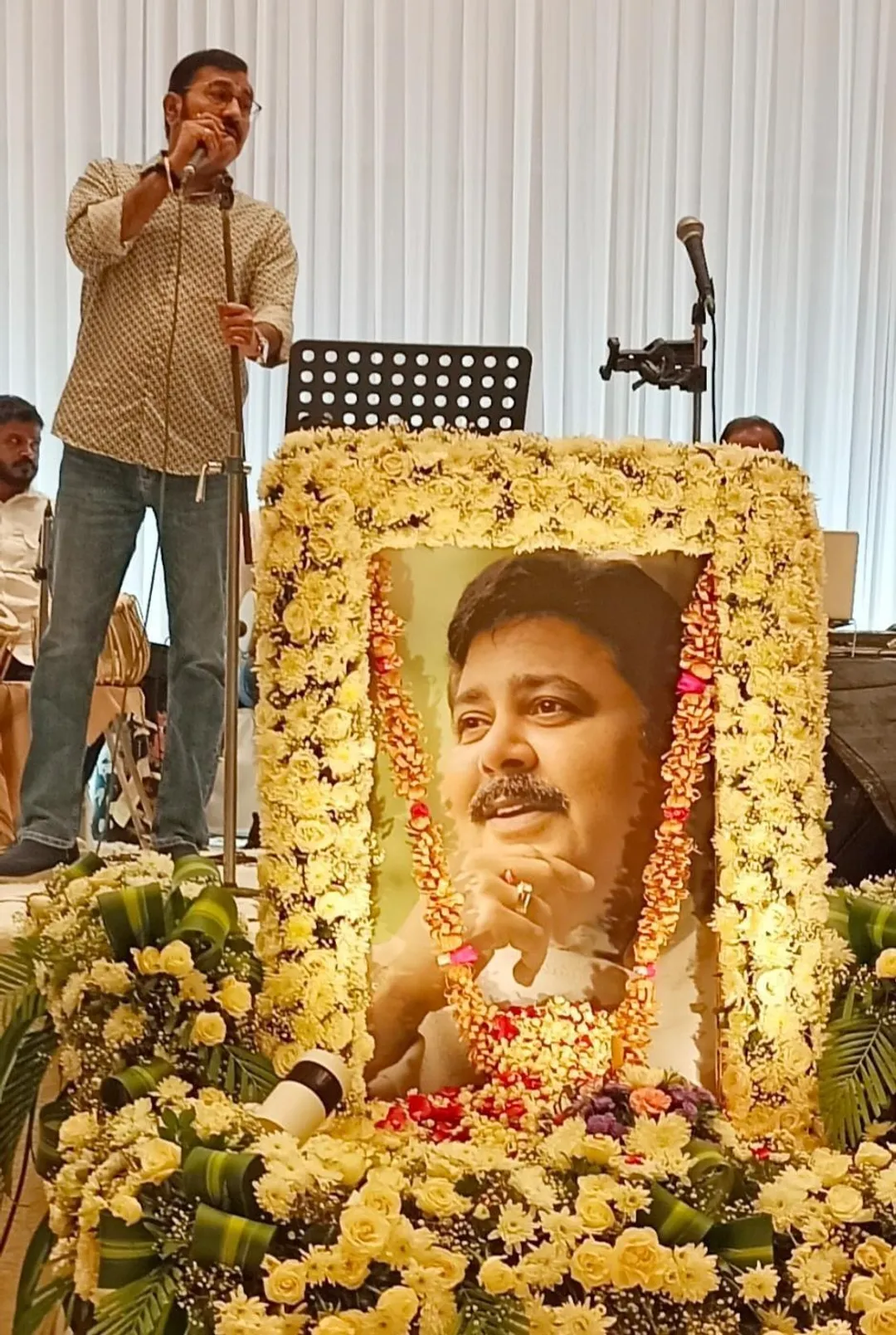 Sudesh Bhosle offers songs tribute to 'late' Satish Shah