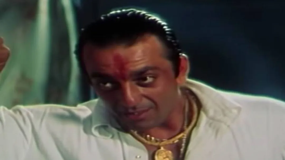 संजय दत्त की फिल्म 'वास्तव' का ये दिवाली सीन आज भी है लोगों की पहली पसंद -  sanjay dutt vaastav movie diwali scene still peoples favorite tmov - AajTak
