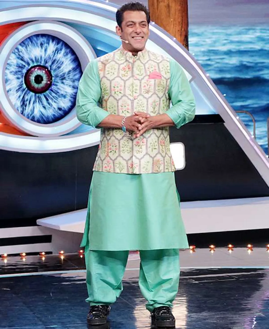 Salman Khan celebrates Diwali in Bigg Boss 12 with Hina Khan and Bharti  Singh. Check out inside pictures