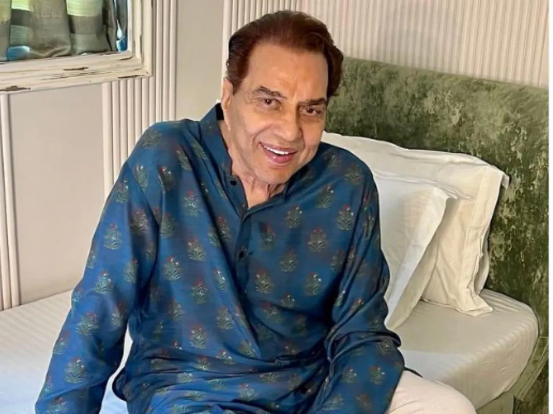 धर्मेंद्र को फिर आई जवानी के दिनों की याद, कहा-'लंबा इक सफर दोस्तों... पलों  में बीत गया' - dharmendra shares his young age pic which is send by fan and  says lamba