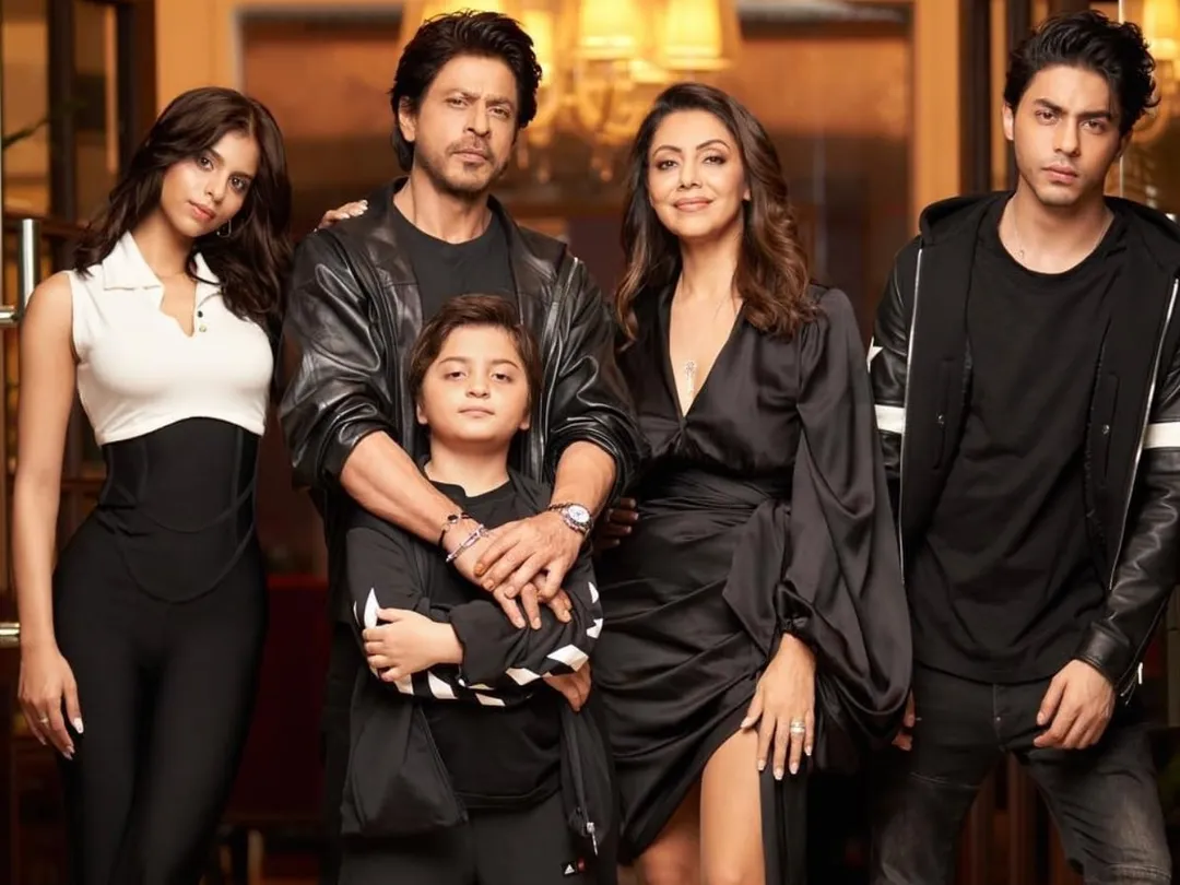 SRK Lauds Gauri Khan for Making 'Beautiful Children' as She Shares Photo  With Aryan, Suhana, AbRam | Movies News - News18