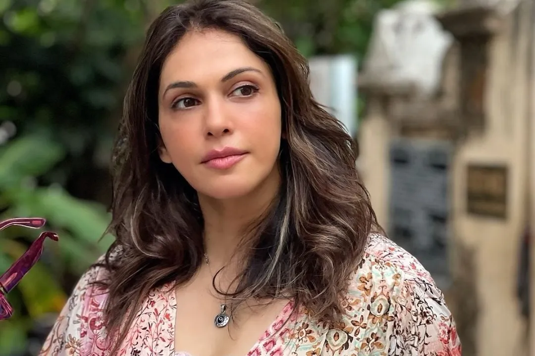 Isha Koppikar Makes SHOCKING Claim About 'A-List' Bollywood Actor: 'He  Asked Me to Meet Him Alone' | Movies News - News18