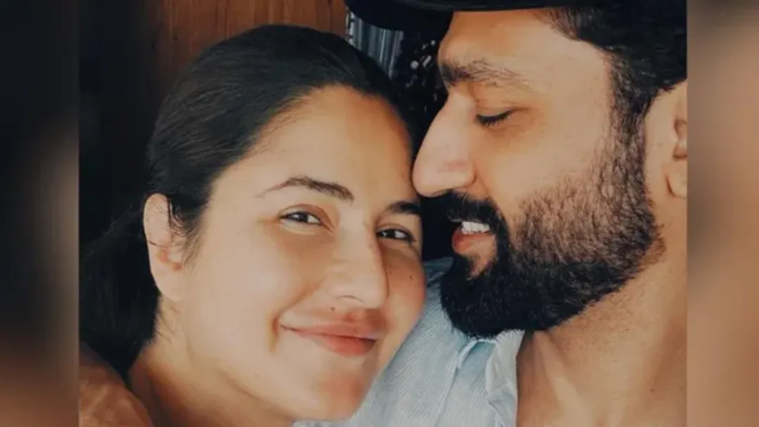 Vicky Kaushal's 'Sleep-Deprived' Selfie With Katrina Kaif On Their Fourth  Wedding Anniversary Melts Hearts